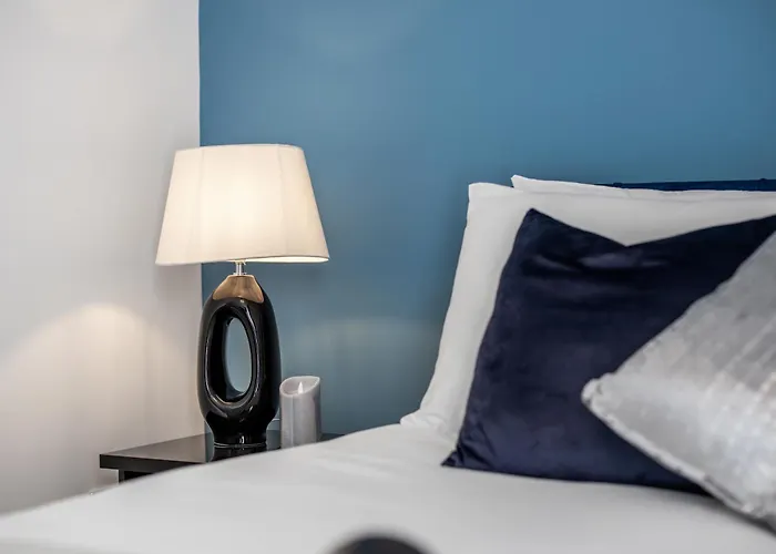 Cosy 4-Bedroom Apartment Next To Borough